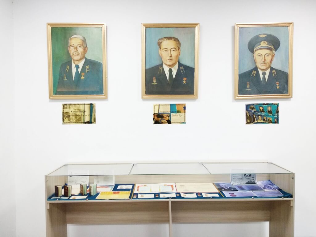 Вы сейчас просматриваете теміржолдан  шыққан  үш  батыр