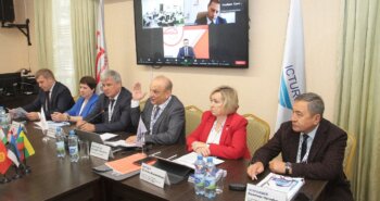 Подробнее о статье Екатеринбургте бірнеше елдің кәсіподақ өкілдері бас қосты