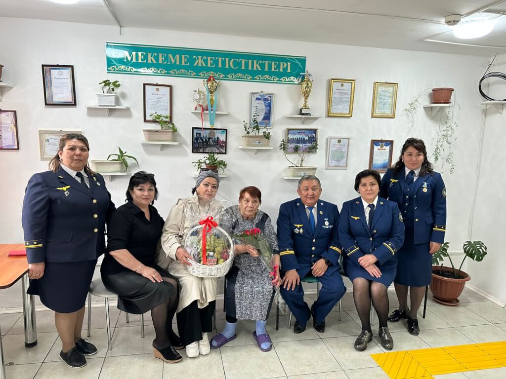 Вы сейчас просматриваете Қарттар үйіндегі кездесу