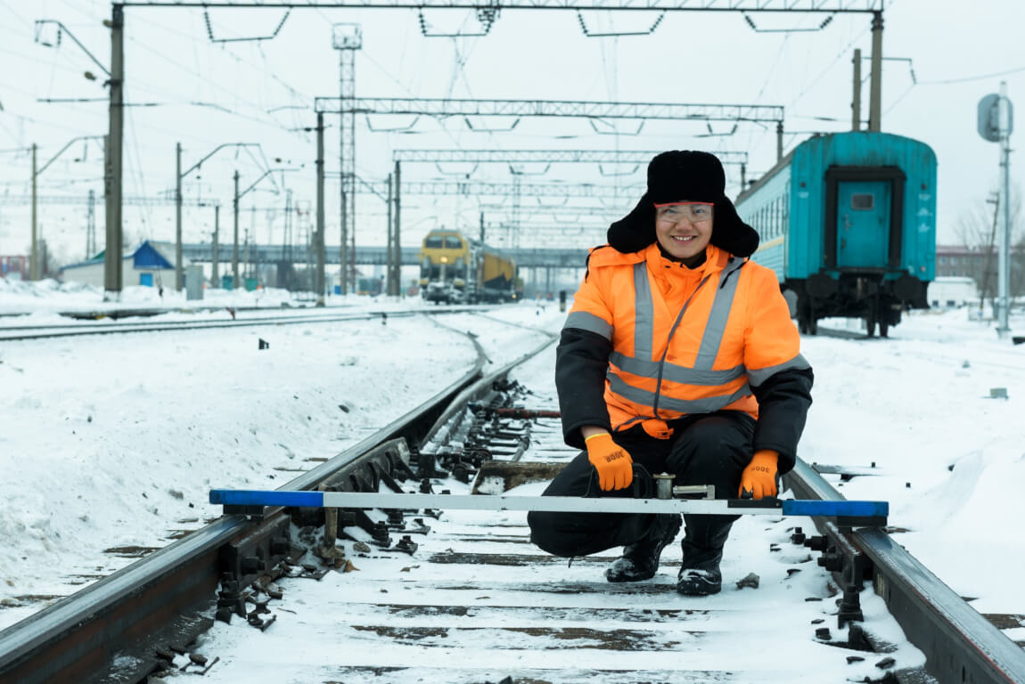Вы сейчас просматриваете ҚТЖ жұмысшыларын сапалы да қауіпсіз киіммен қамтамасыз етіп отыр