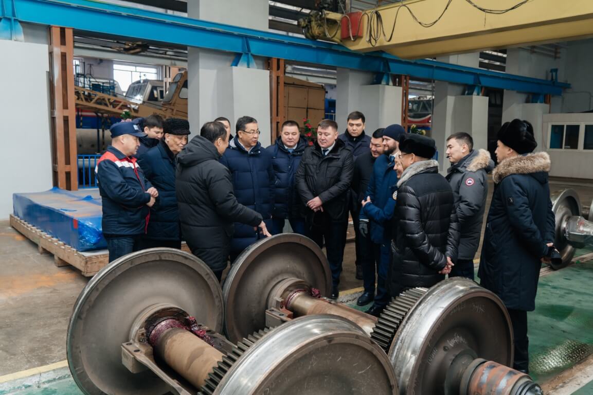 Вы сейчас просматриваете ҚТЖ басшылығы Семей жол бөлімшесінің теміржолшыларымен кездесті