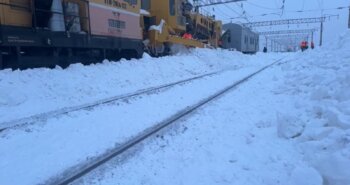 Подробнее о статье Железнодорожники обеспечили пропуск поездов в экстремальных условиях