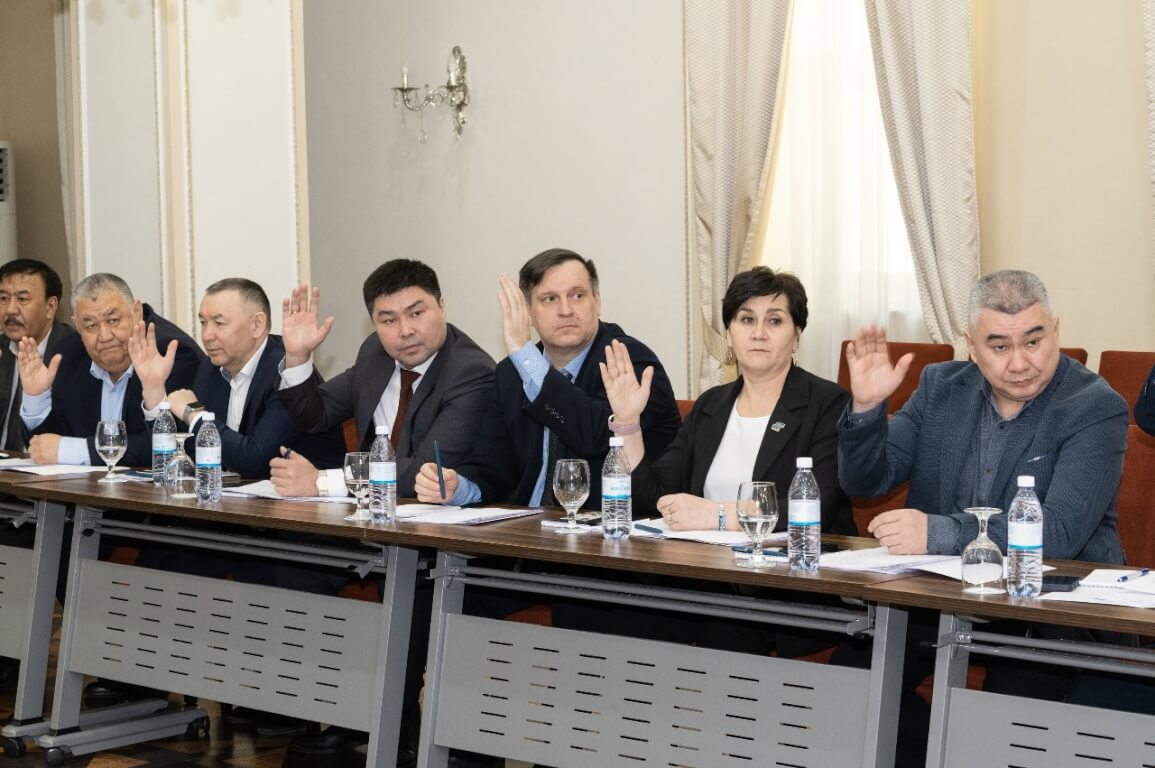Вы сейчас просматриваете Орталық кеңесте ауыс-түйіс