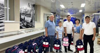 Подробнее о статье Жамбыл бөлімшесі 292 балаға оқу құралын сыйлады